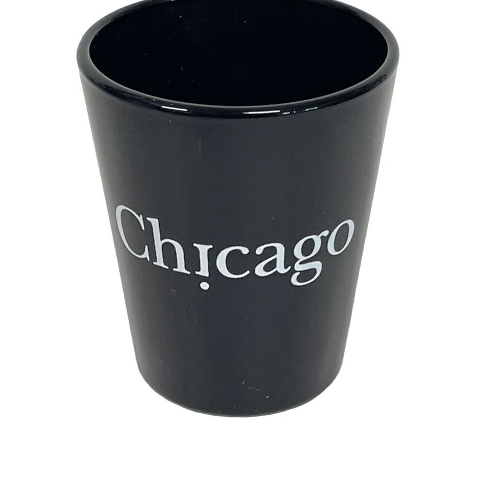 Shot Glass Chicago Upside Down I Black‎ White